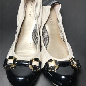 Tahari Gloria Beige/Black Flat Shoes Size 7.5